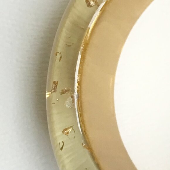 Vintage Clear Lucite Gold Tone Flecks Confetti Asymmetrical Chunky Wavy Bangle - Picture 6 of 6